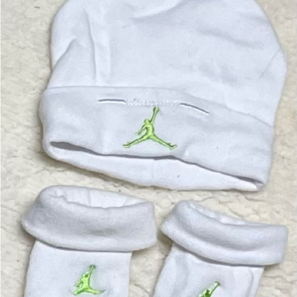 Air Jordan White Baby Hat and Socks Set with Green Logo 0-6 months